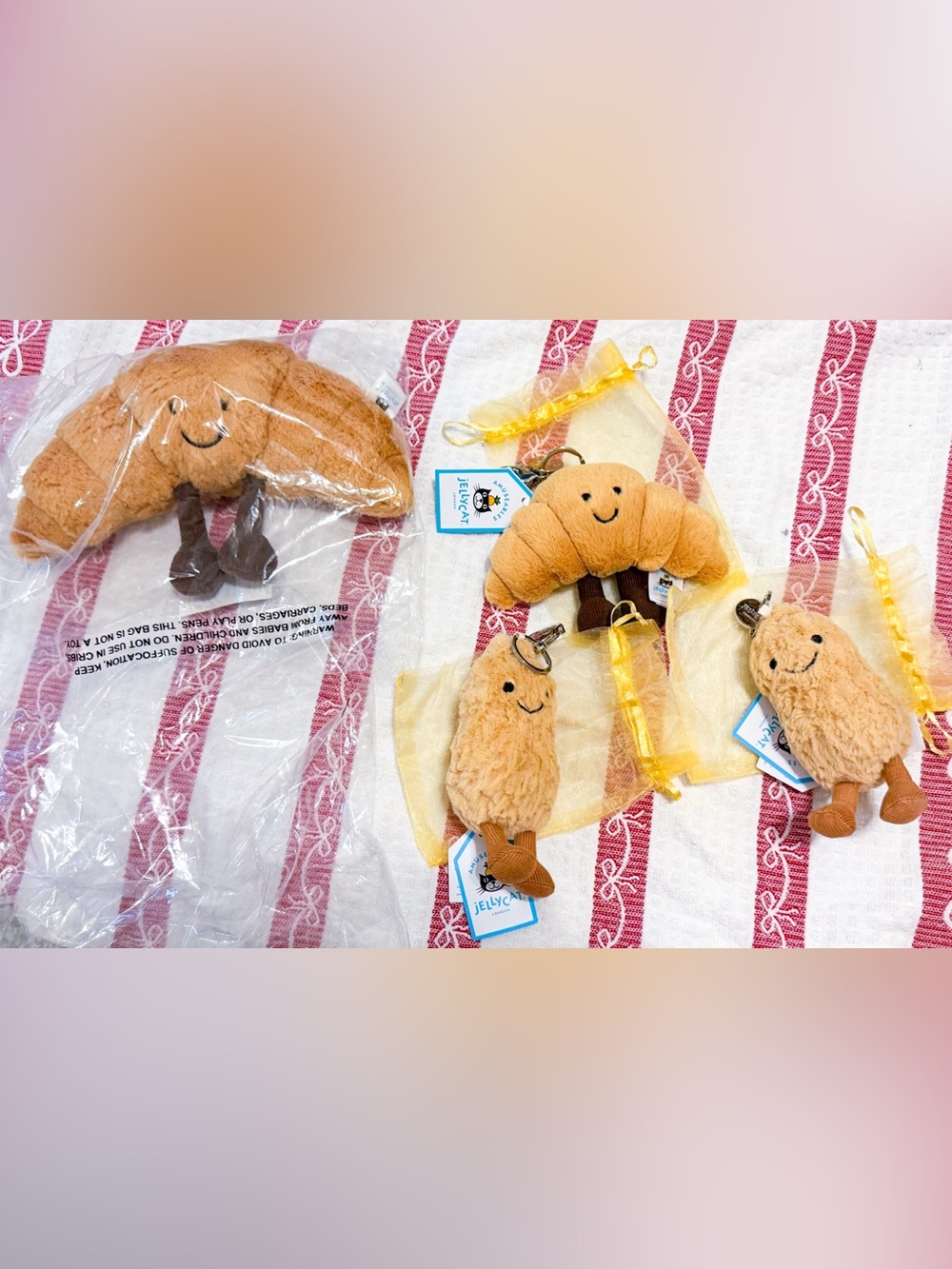 NWT! 4 Jellycat set, 1 plush croissant and 3 keychains 🥐 🥜